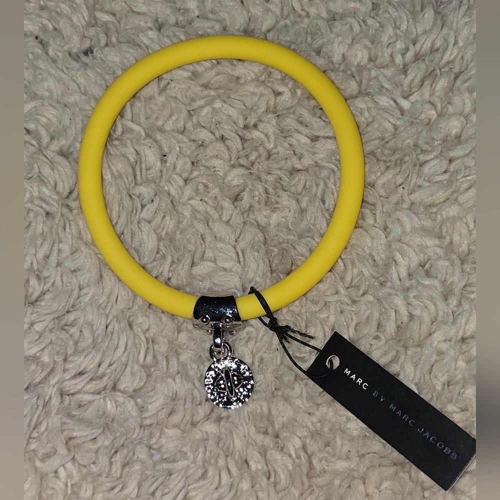 Marc Jacobs Yellow Silicone Bracelet Wirh Silver Charm. NWT